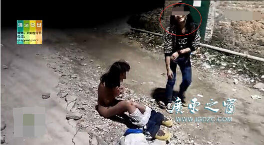 初中女生遭暴力女虐打 脱光掴面踢下体