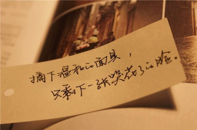 我说分手 我们走到分岔路口 多希望这一秒永远停留 当你转身离开以后