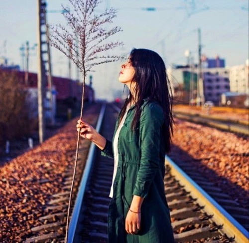 「民谣」伤心的姑娘提起往事你眼红了